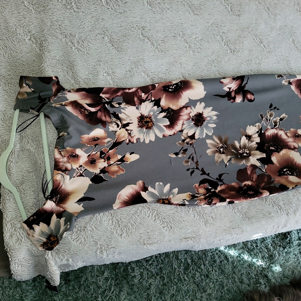 Dress - Picture 3 of 3